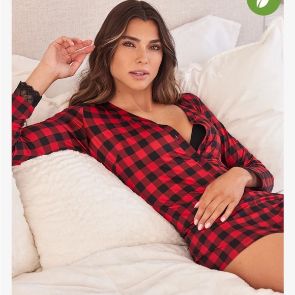 La Vie En Rose Long Sleeve Buffalo Plaid Red/Black Romper/Onesie - Picture 3 of 5